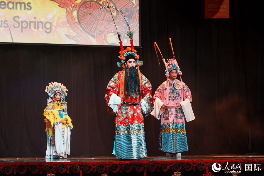 中國戲曲串燒?；顒又鬓k方供圖