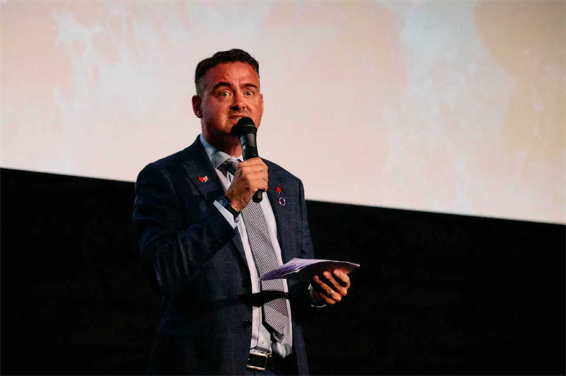 “里斯本丸”號船英軍戰俘家屬協會主席瓊斯發表致辭。楊浩鵬 攝